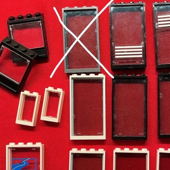 UPDATED: LEGO Window / Door Frame / Building Panel Assortment —46 pieces - Picture 8 of 13